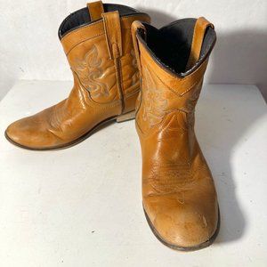 Dingo low boots Size 10M Tan Western Cowboy Leather Booties Woman Womens